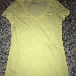 YELLOW V-NECK TEE